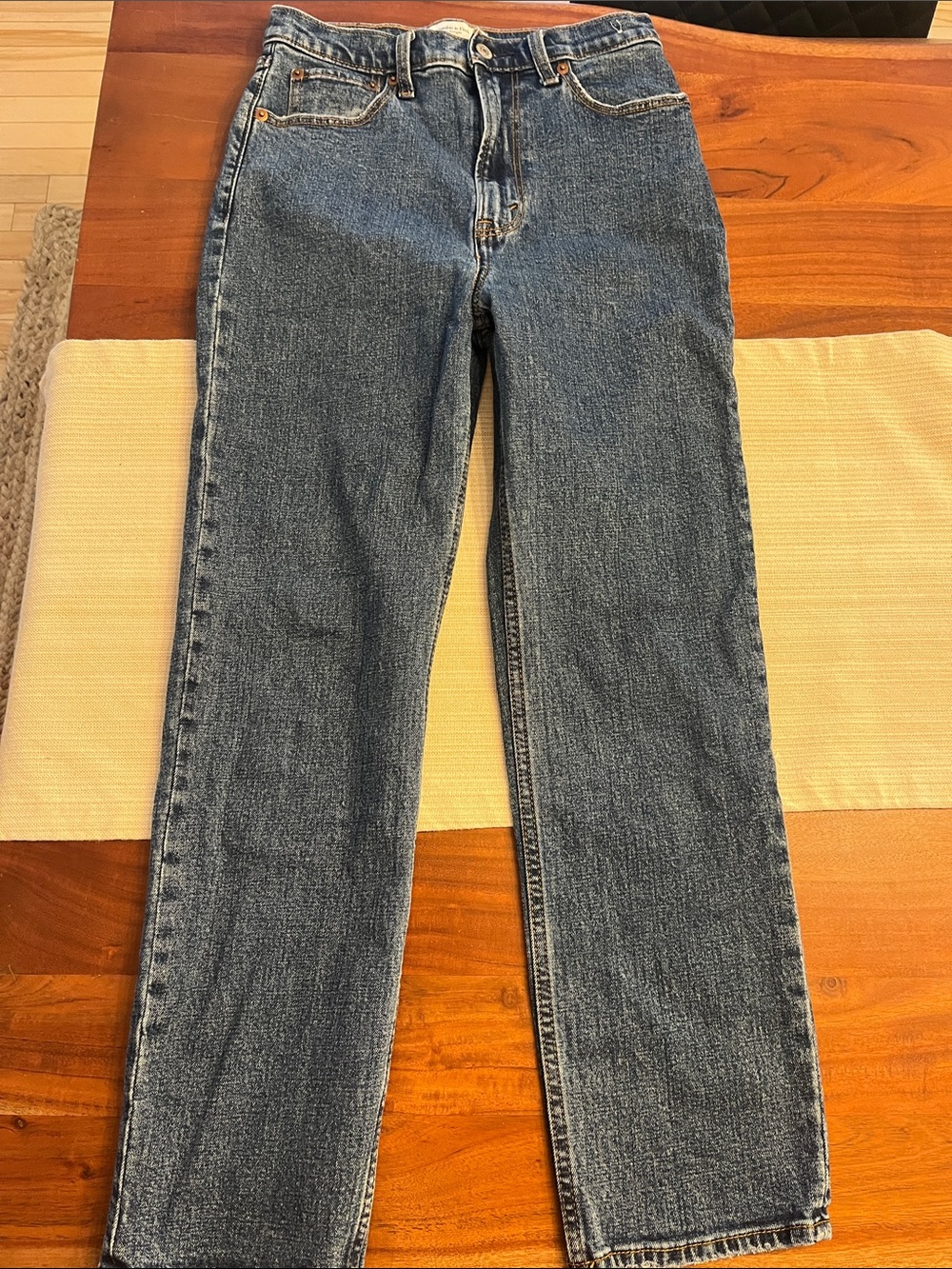 Abercrombie & Fitch Straight-Leg Women's Denim Jeans - Medium Blue